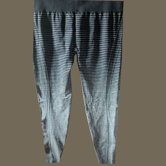 Marika High-Waisted Ombre Seamless Leggings Gray/Black Size Medium - Picture 5 of 15